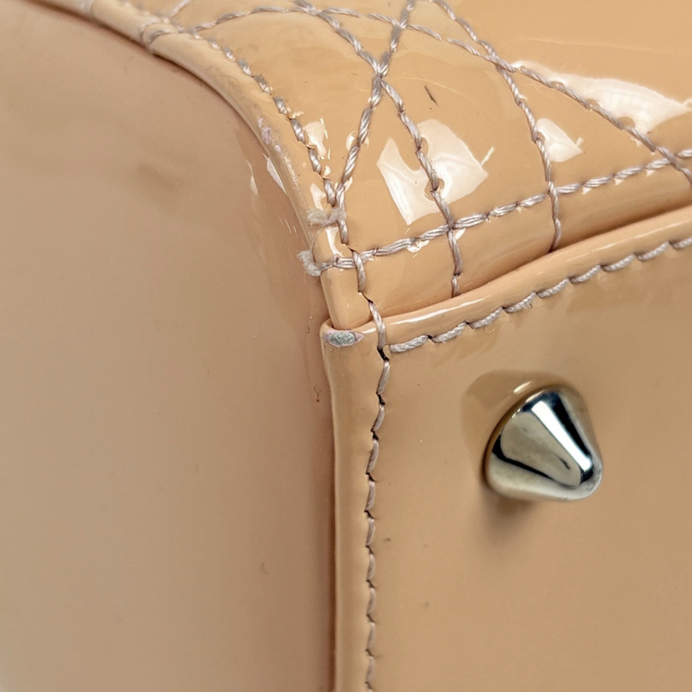 Christian Dior Lady Cannage handbag, patent leather, beige, women's. - Picture 4 of 8